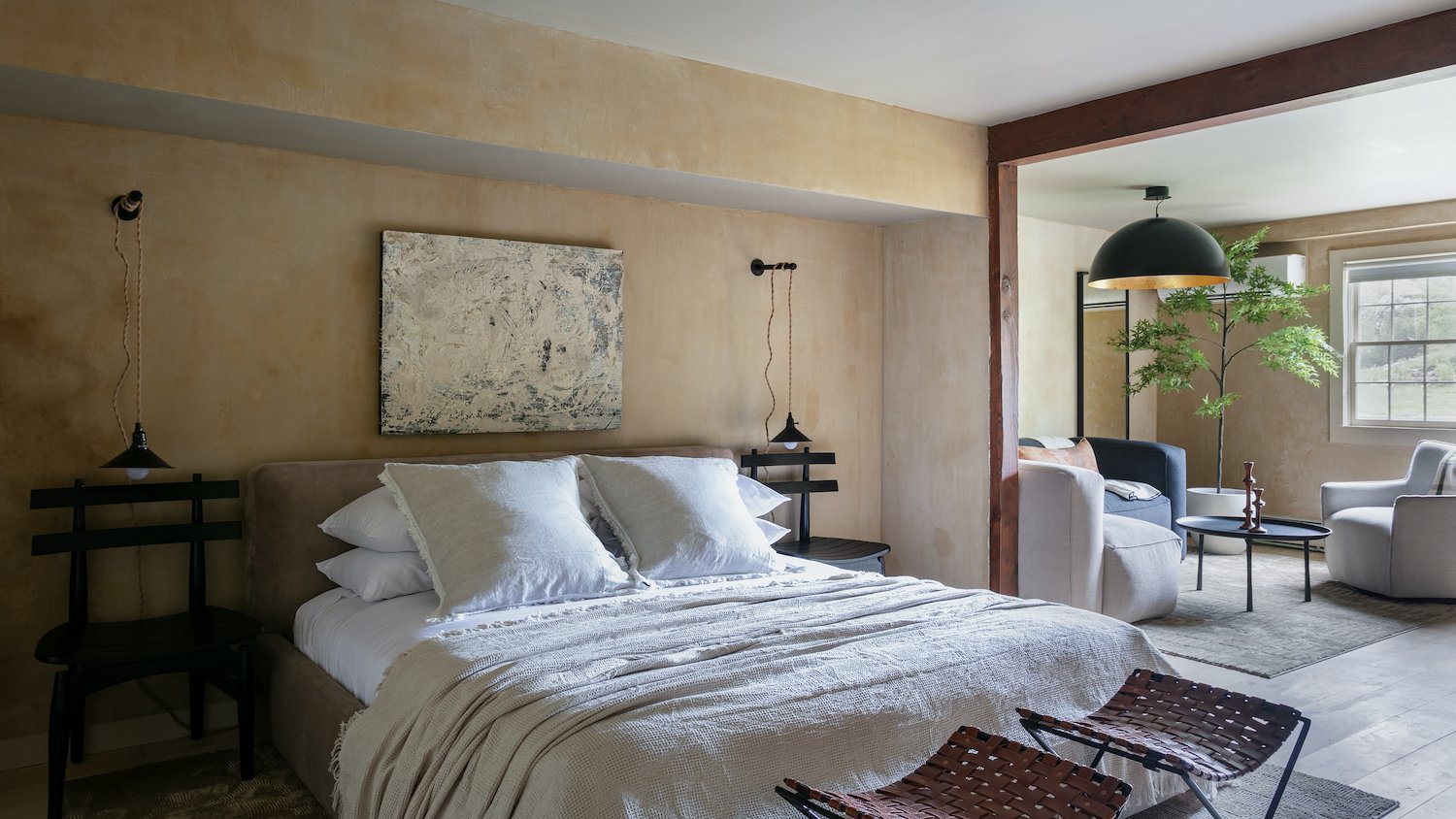 AWOL Stowe, rooms