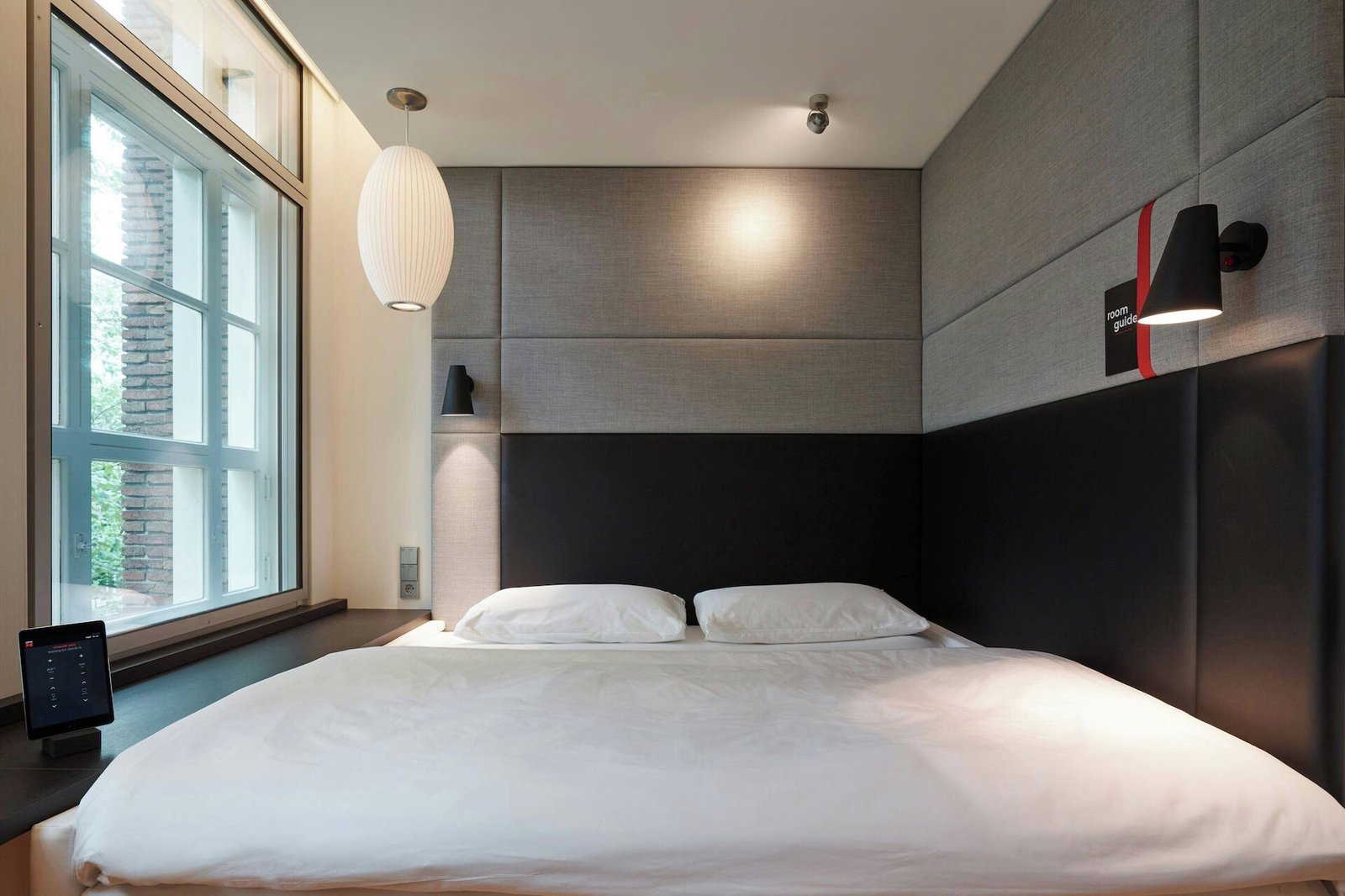 citizenM Amsterdam Amstel — vibe