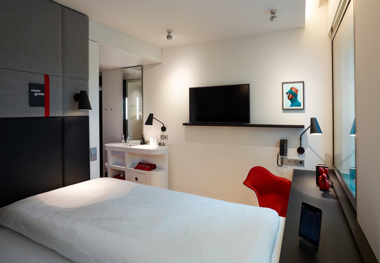 citizenM Amsterdam Amstel — rooms