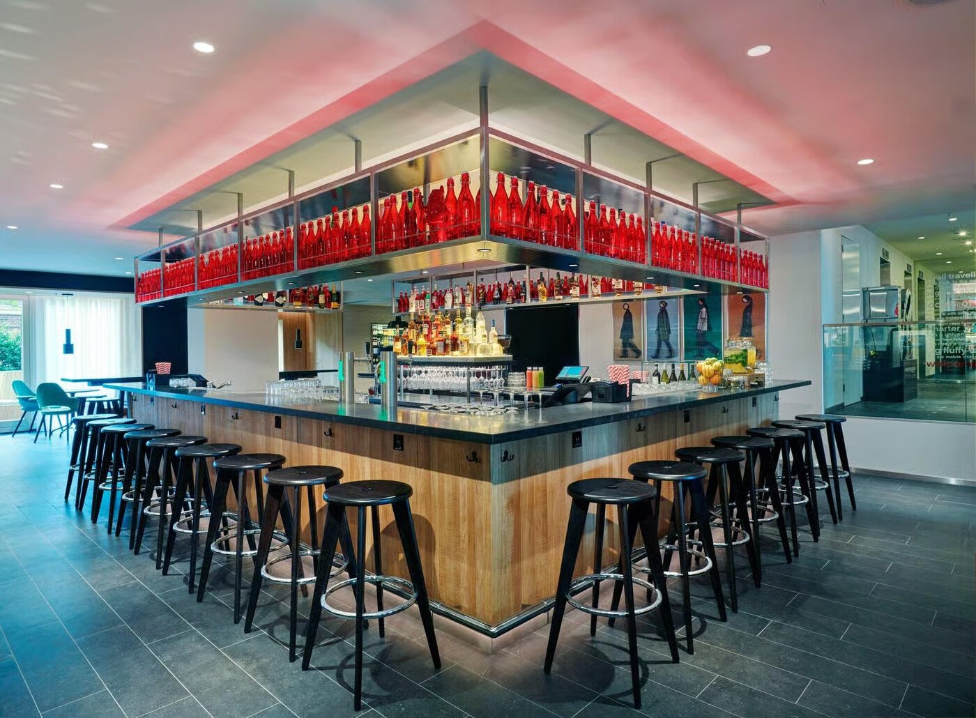 citizenM Amsterdam Amstel — eat & drink