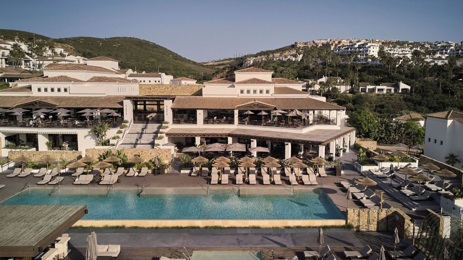 OKU Andalusia, the pool