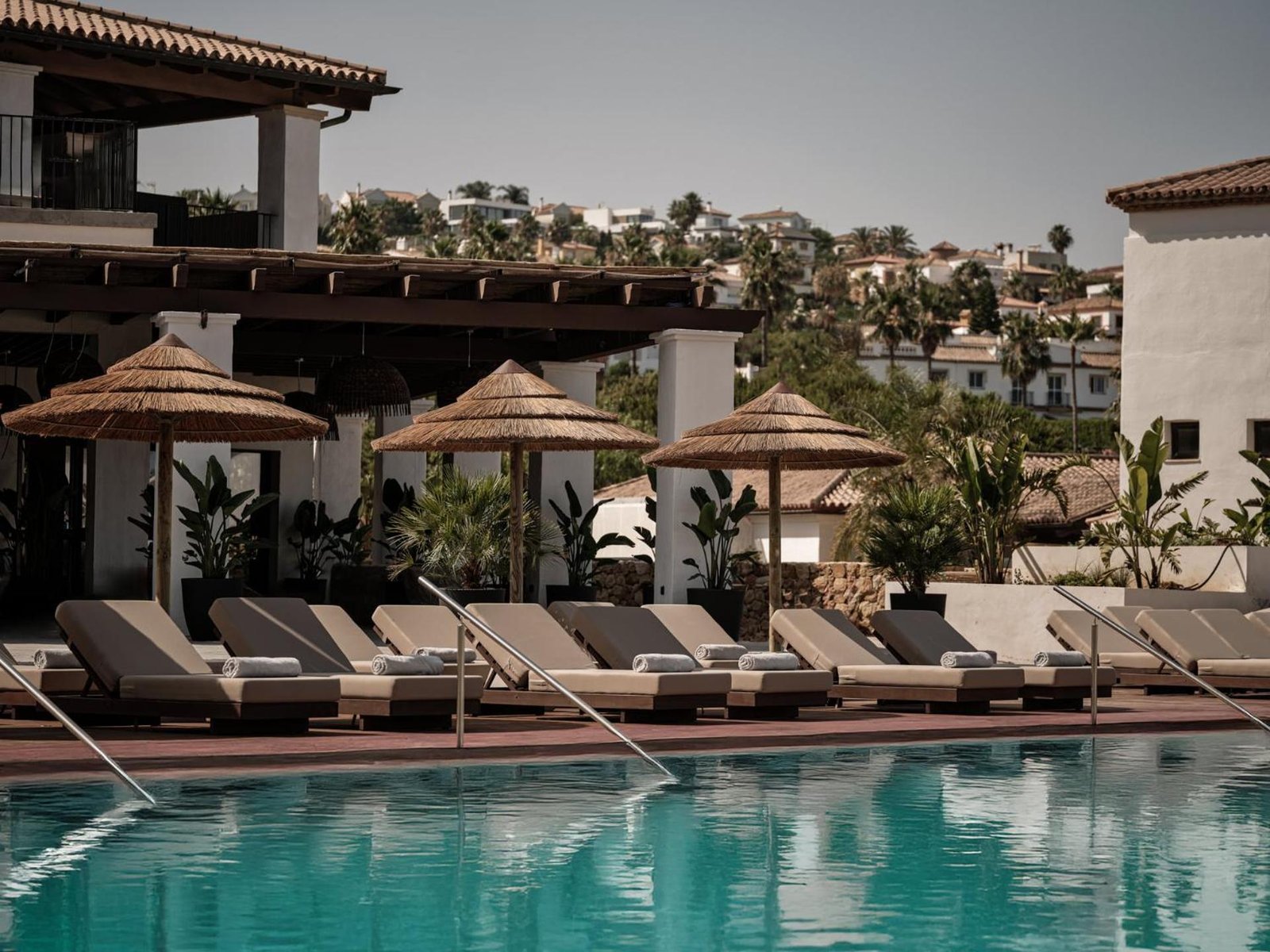 OKU Andalusia, the pool