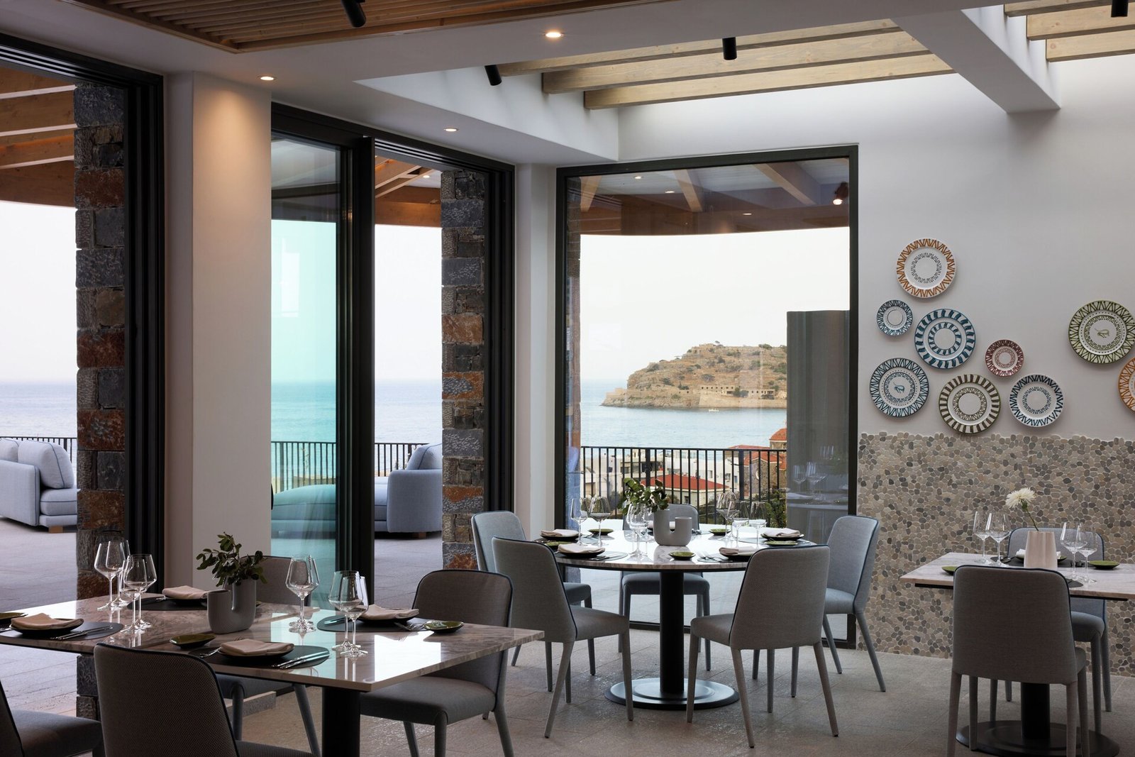 Cayo Exclusive Resort & Spa, at the table