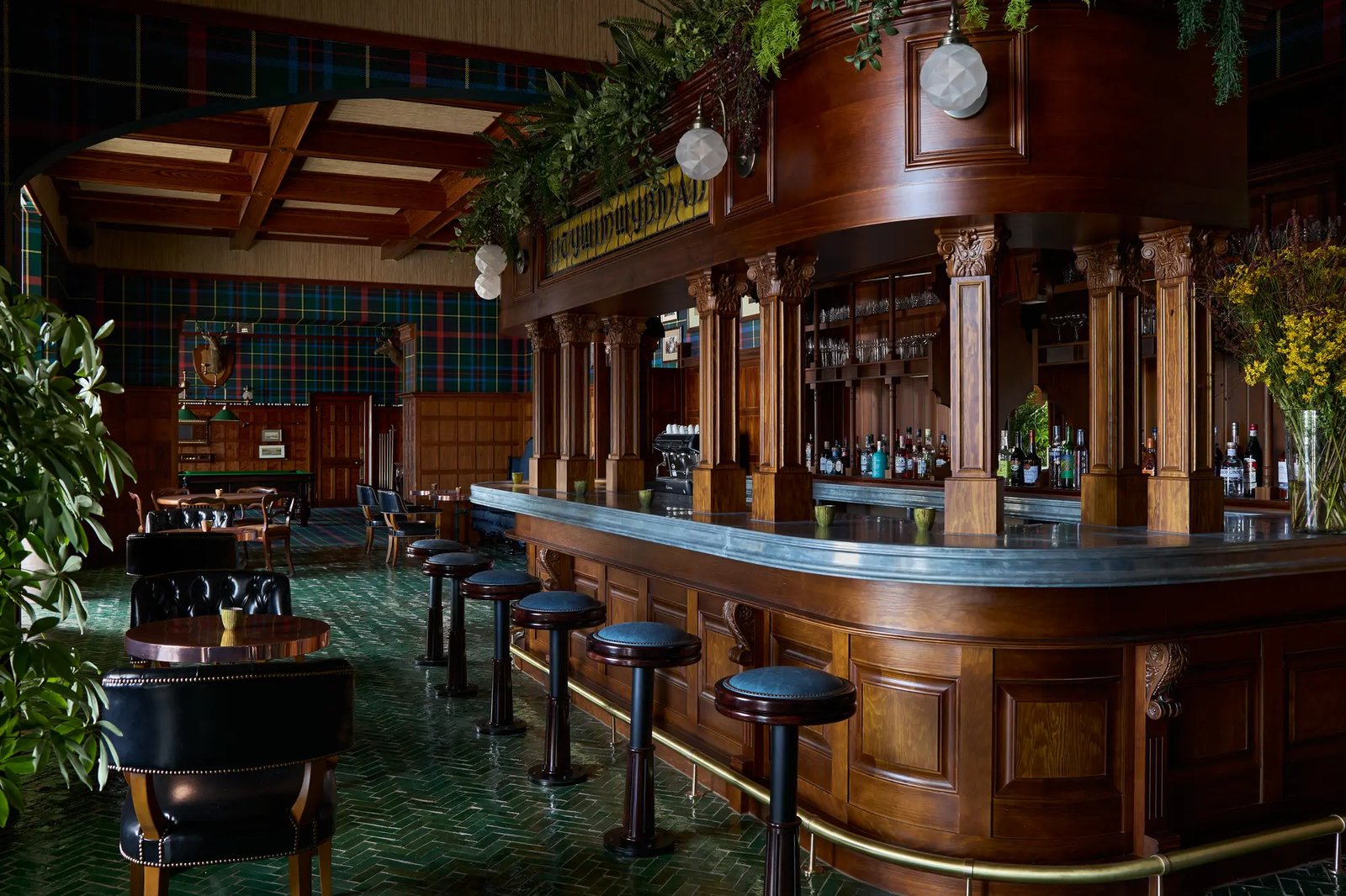 Marine & Lawn Dornoch, bar ross