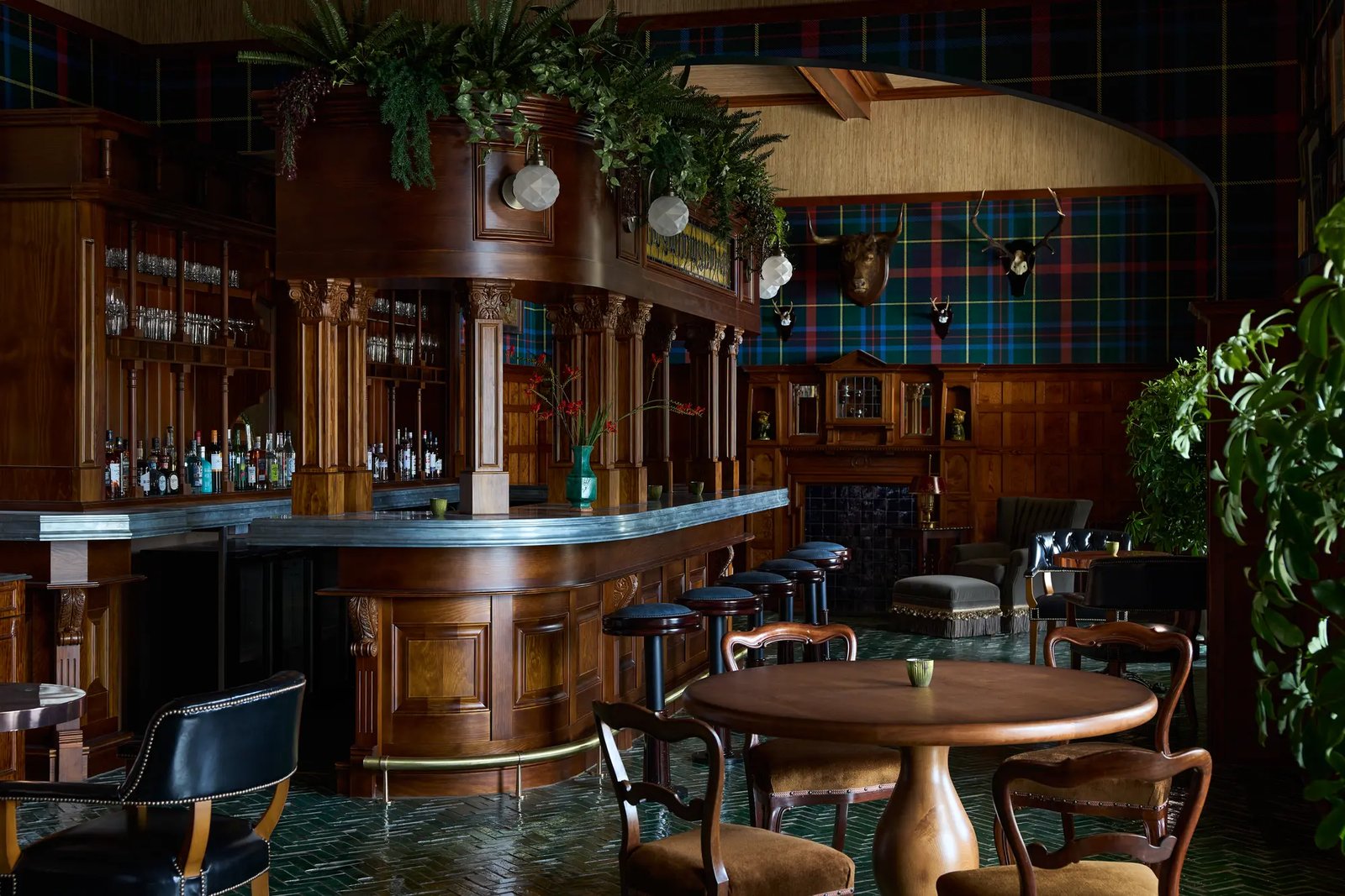Marine & Lawn Dornoch, bar ross