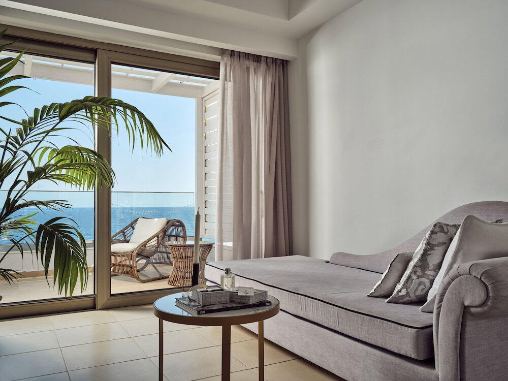 The Royal Blue Resort, rooms