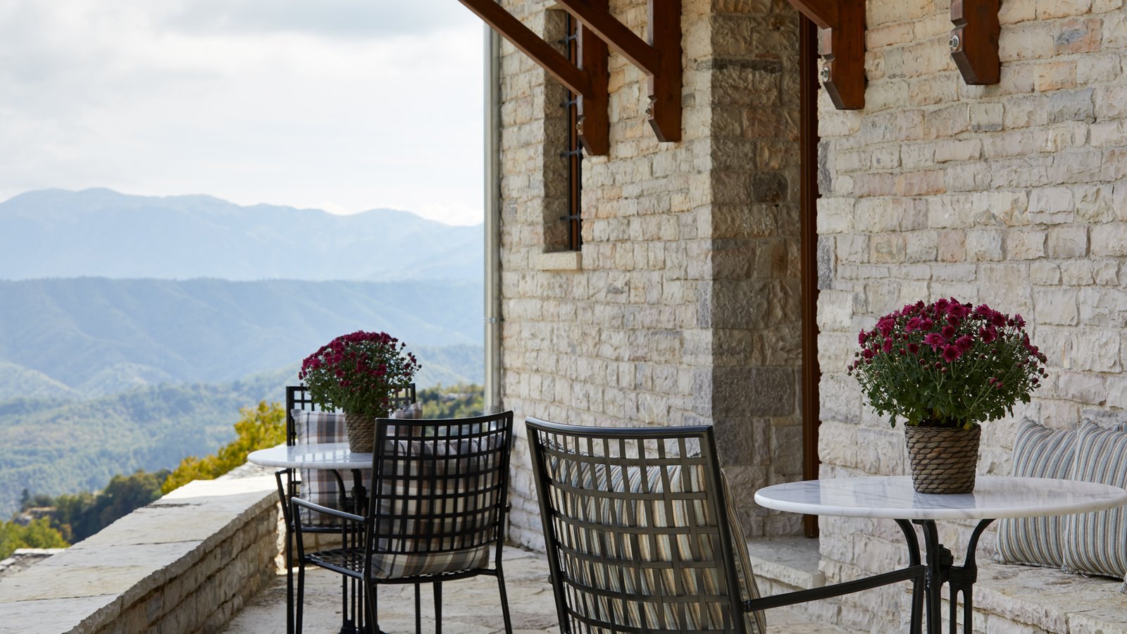 MounTrace Suites & Spa