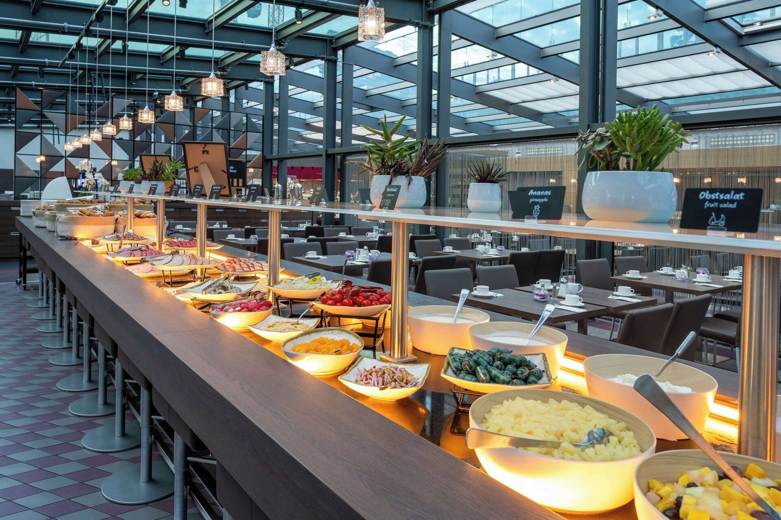 Park Inn by Radisson Berlin Alexanderplatz, spagos restaurant, bar & lounge