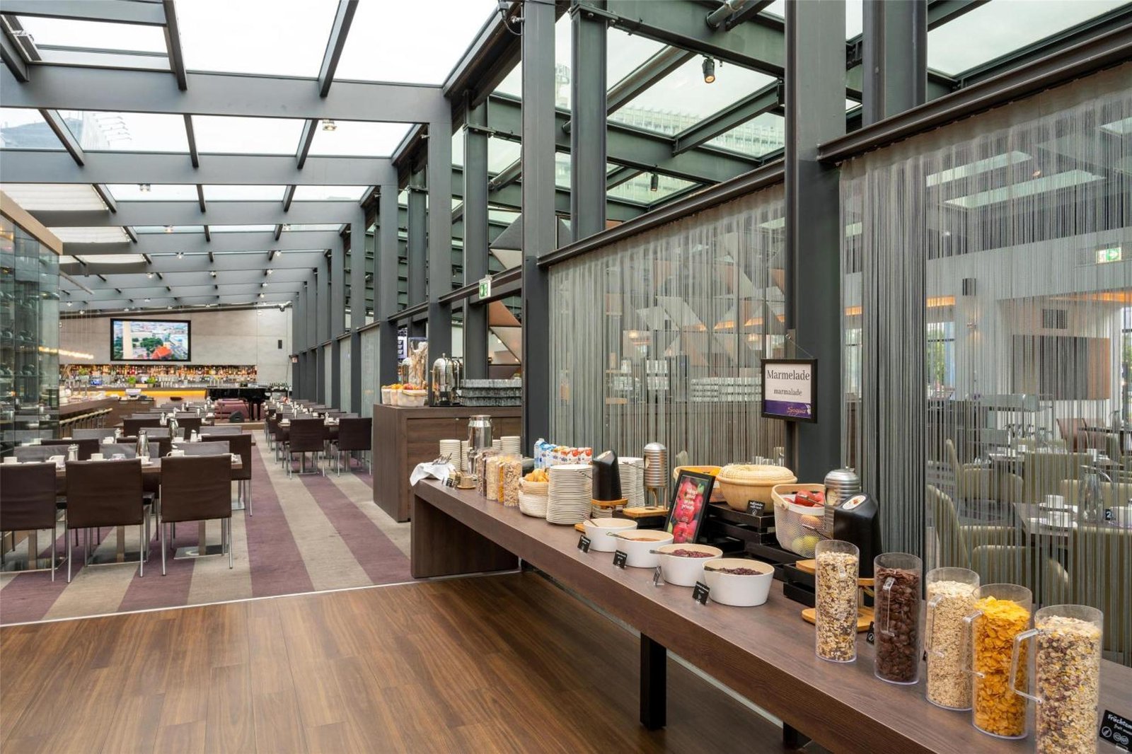 Park Inn by Radisson Berlin Alexanderplatz, spagos restaurant, bar & lounge