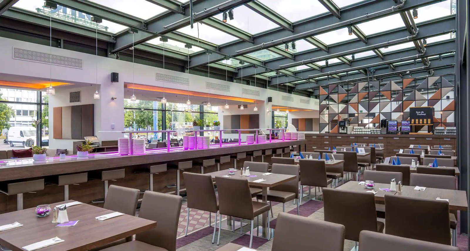 Park Inn by Radisson Berlin Alexanderplatz — eat & drink