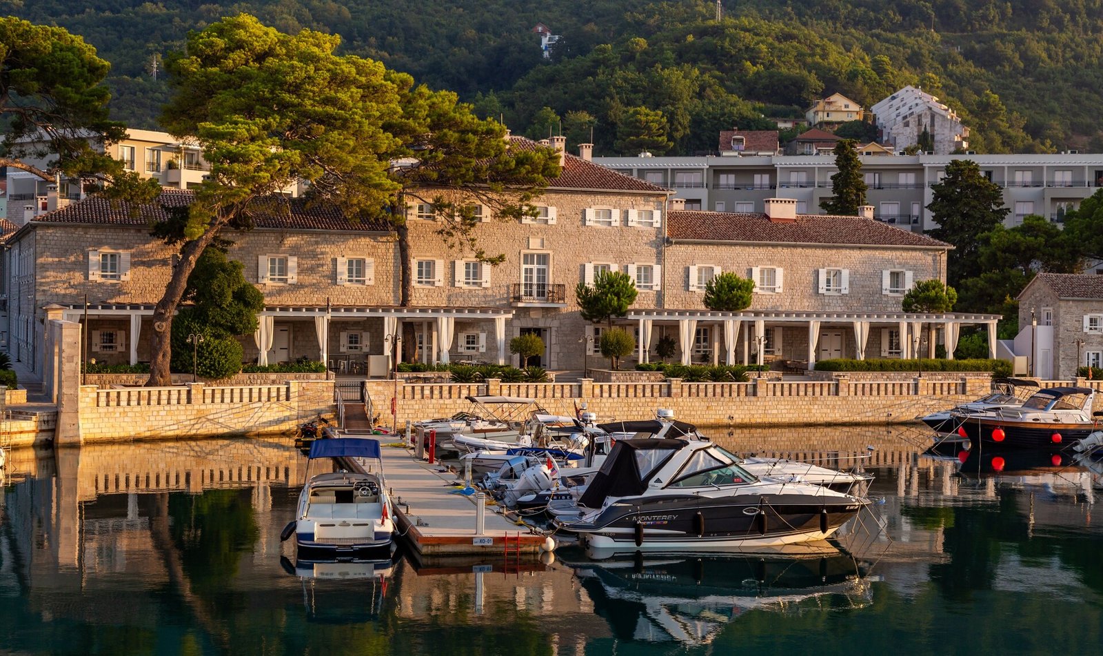Lazure Hotel & Marina