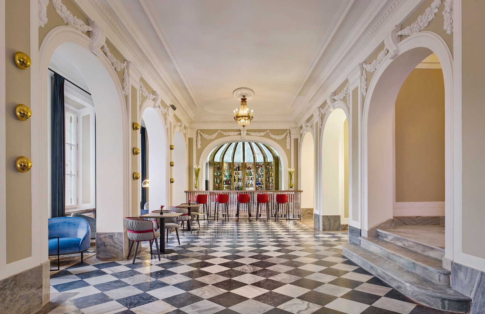 Hotel Verte, Warsaw, Autograph Collection, at the table