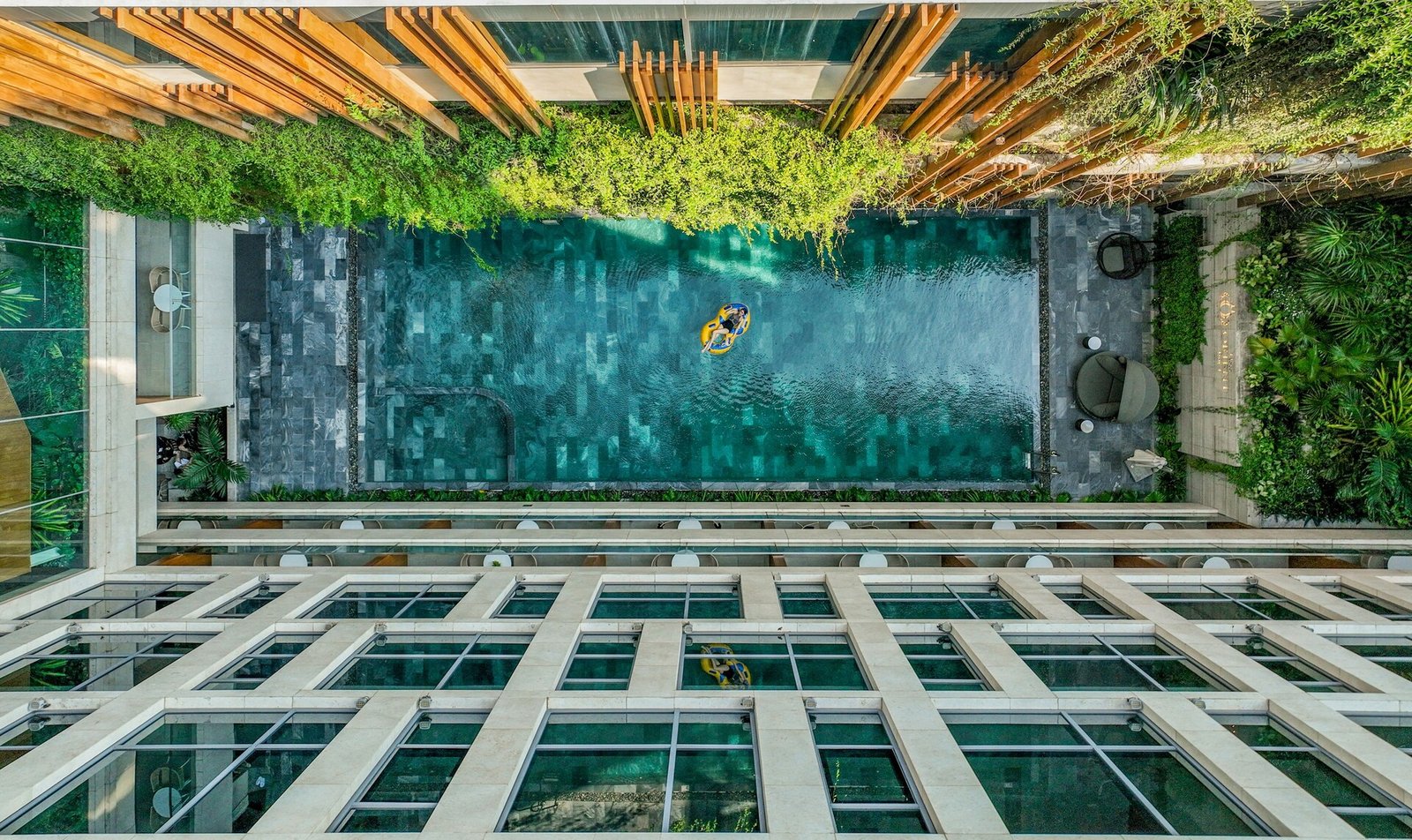 New Orient Hotel Danang, the pool
