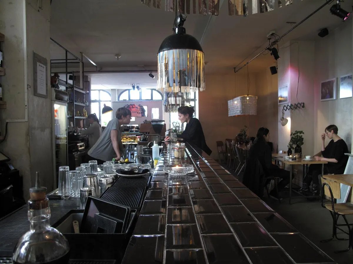 Michelberger Hotel, at the table