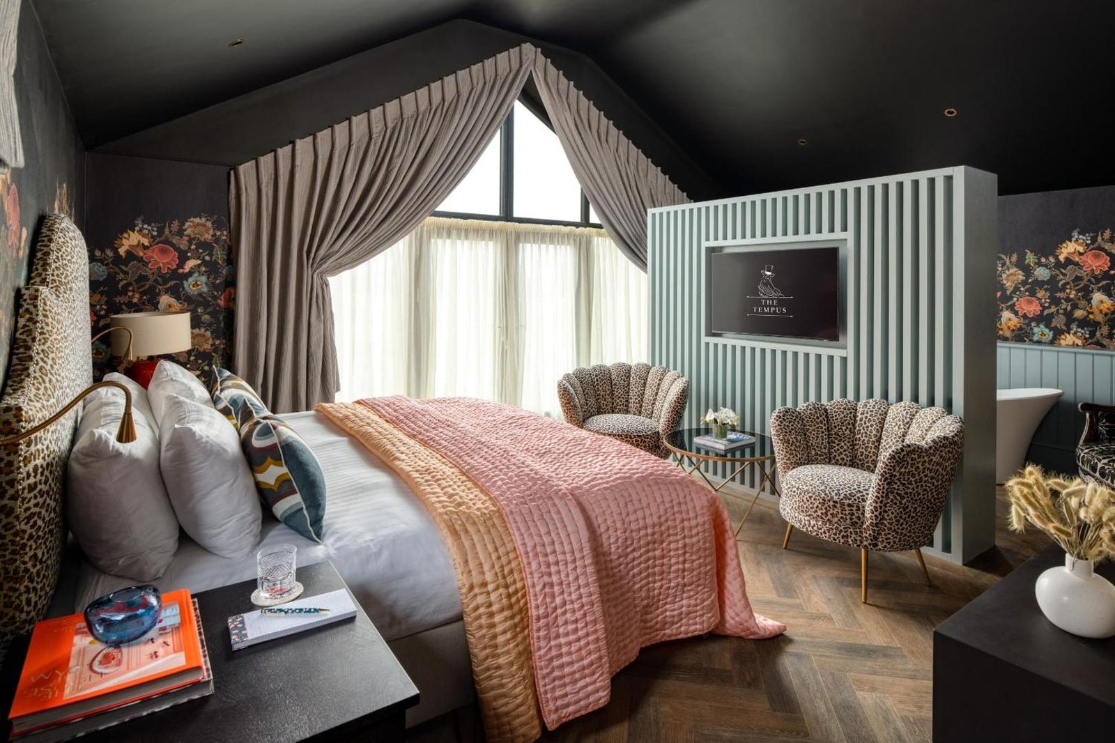 The Tempus, rooms