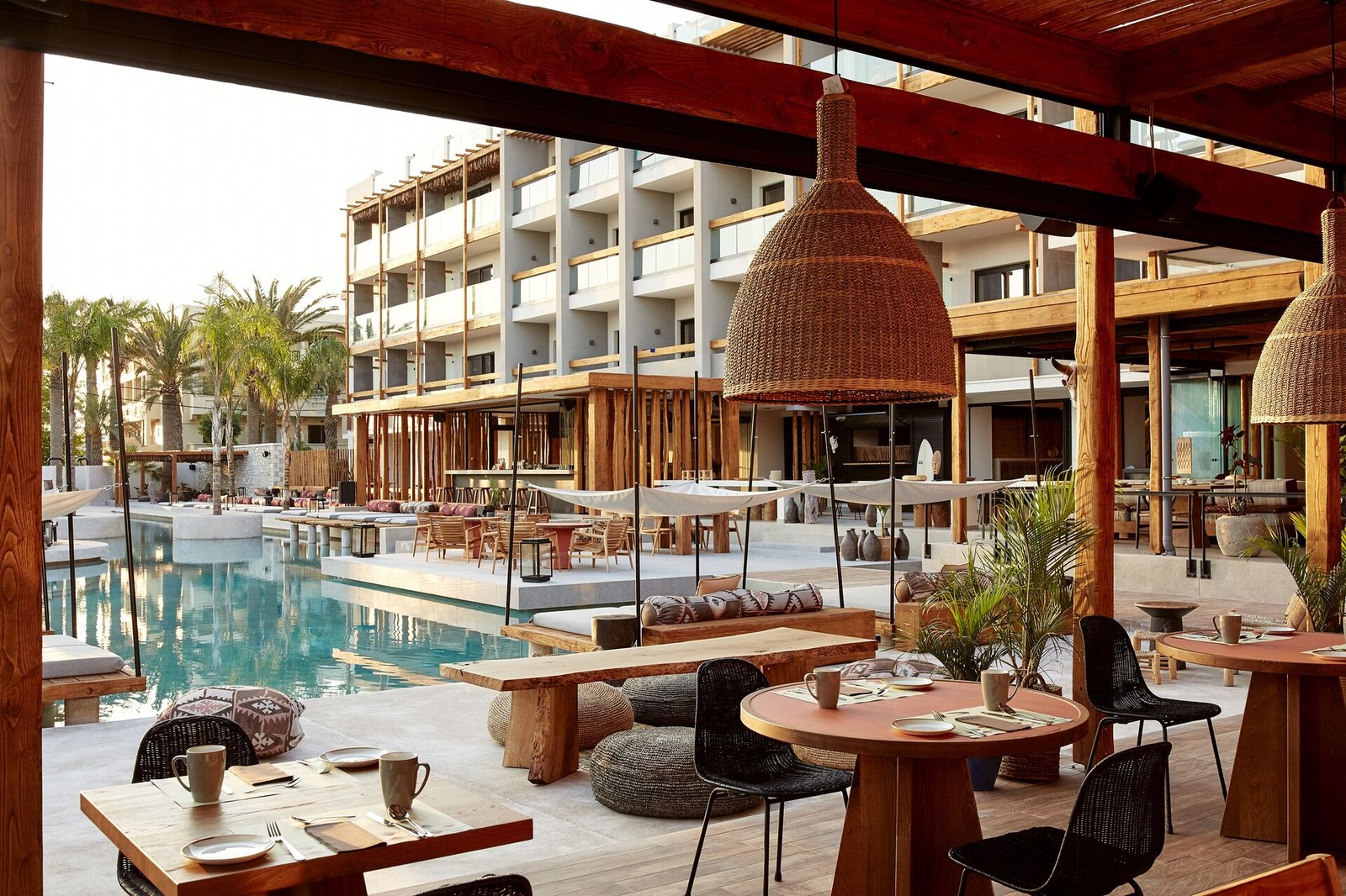 The Syntopia Hotel, at the table