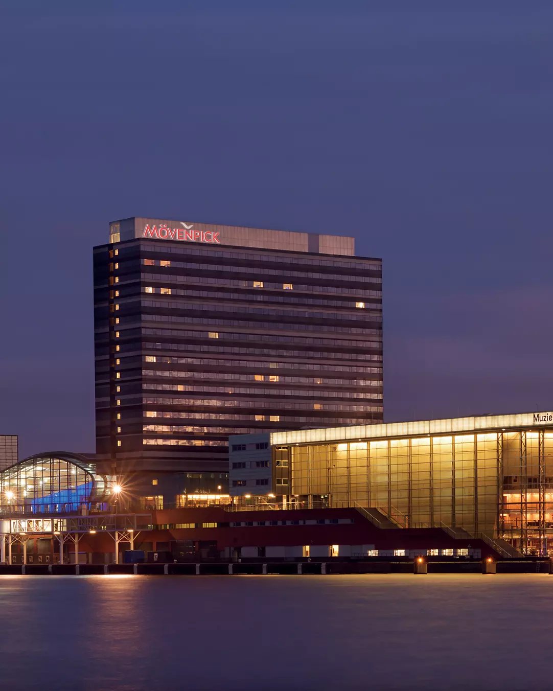 Mövenpick Hotel Amsterdam City Centre — vibe