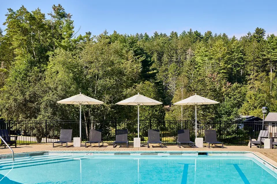 Bluebird Cady Hill Lodge, the pool