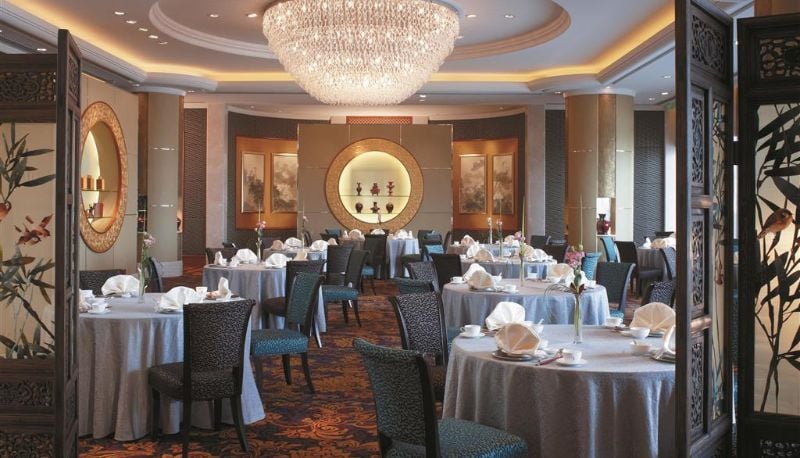 Shangri-La Hotel, Wenzhou, at the table