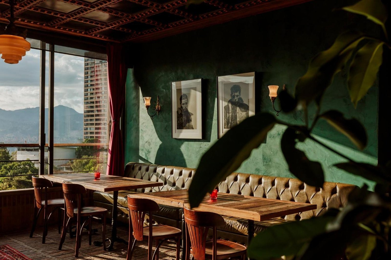 Hotel El Zarzo Medellín, at the table