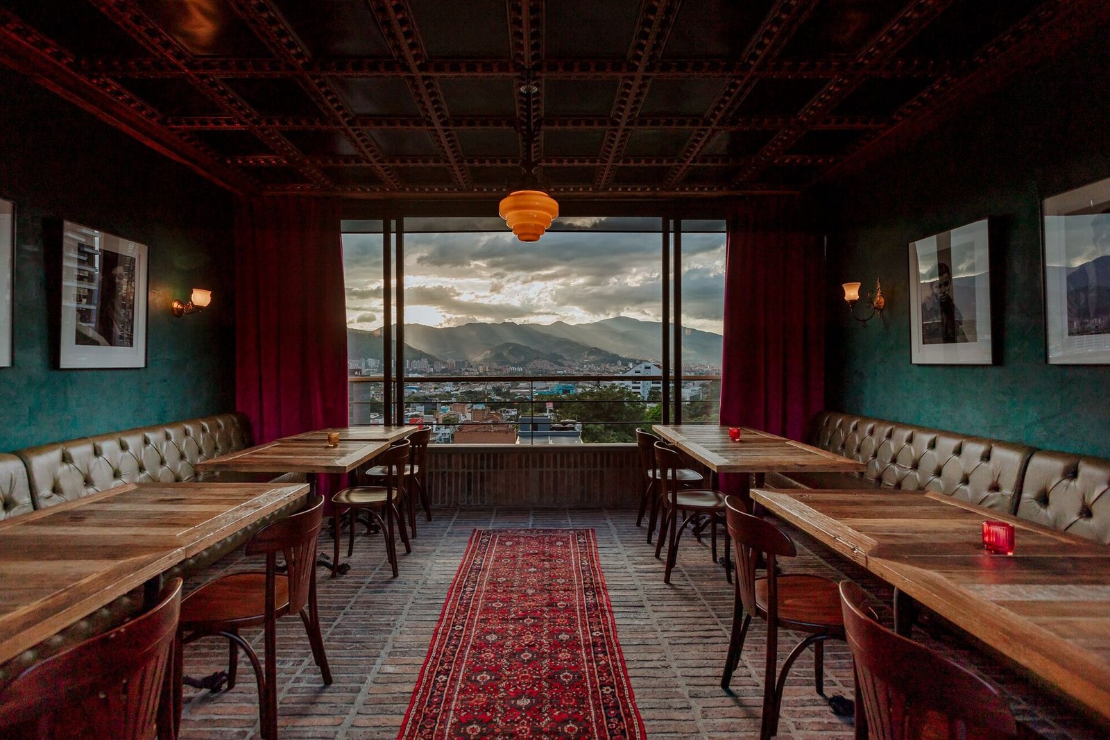 Hotel El Zarzo Medellín, at the table