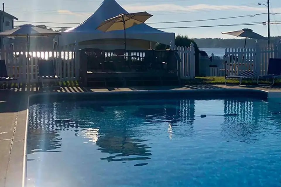 Bluebird Ocean Point Inn, the pool