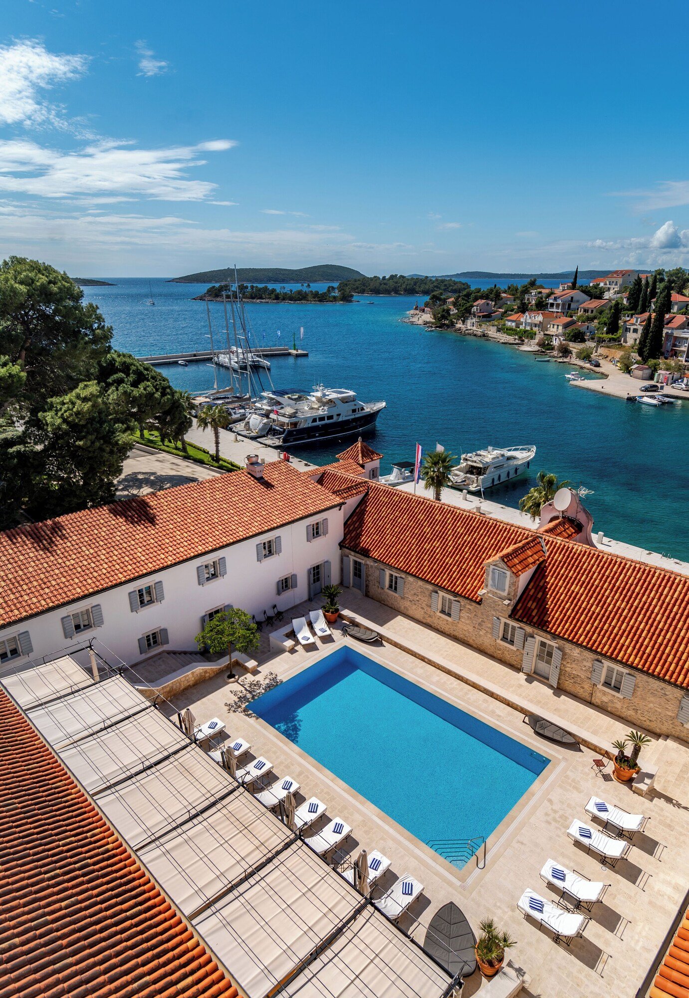 Martinis Marchi Heritage Hotel, the pool