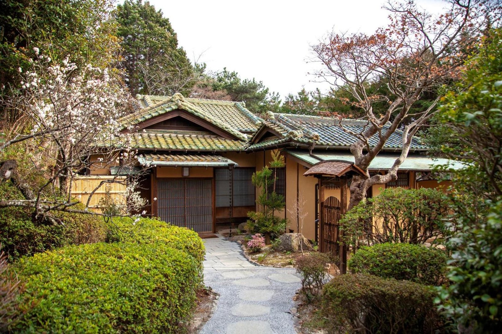 Gamagōri Classic Hotel, how it began