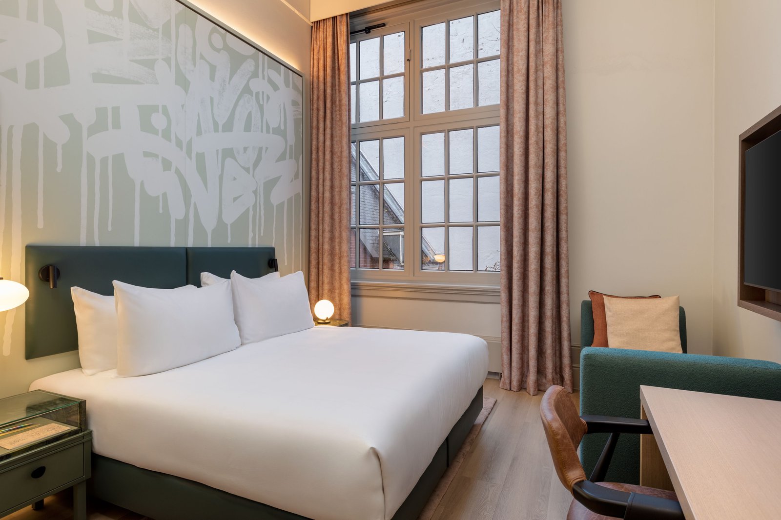 The College Hotel Amsterdam — rooms