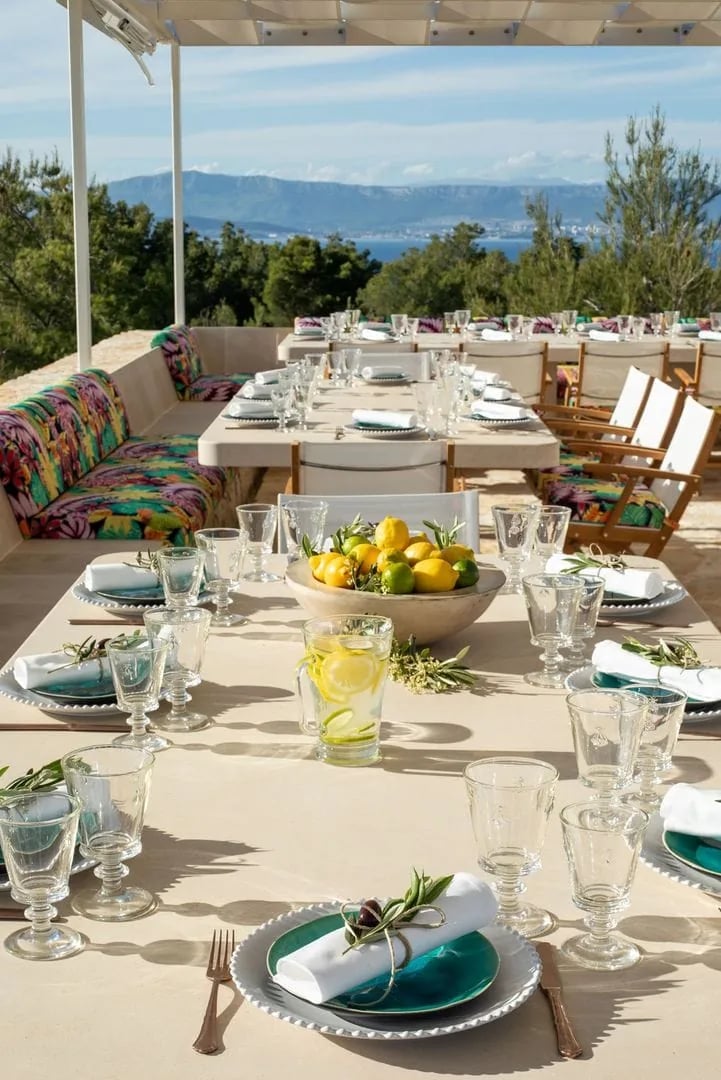 Hotel Lemongarden, at the table
