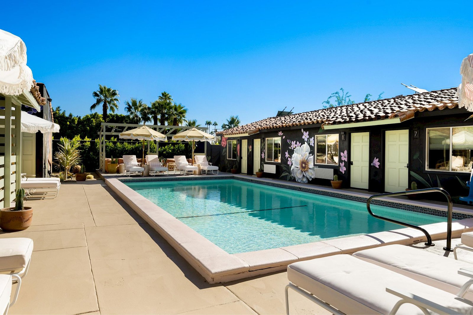 Fleur Noire Hotel, the pool