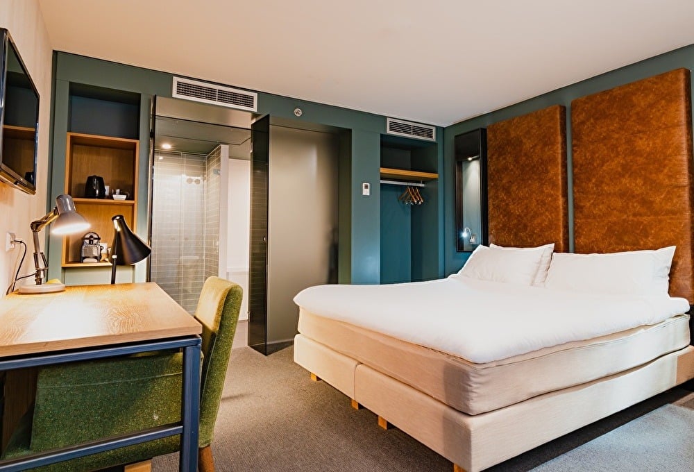 Hotel De Hallen — rooms