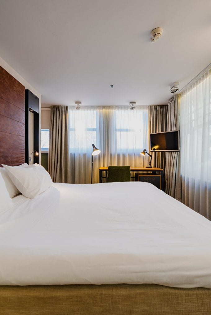 Hotel De Hallen — rooms
