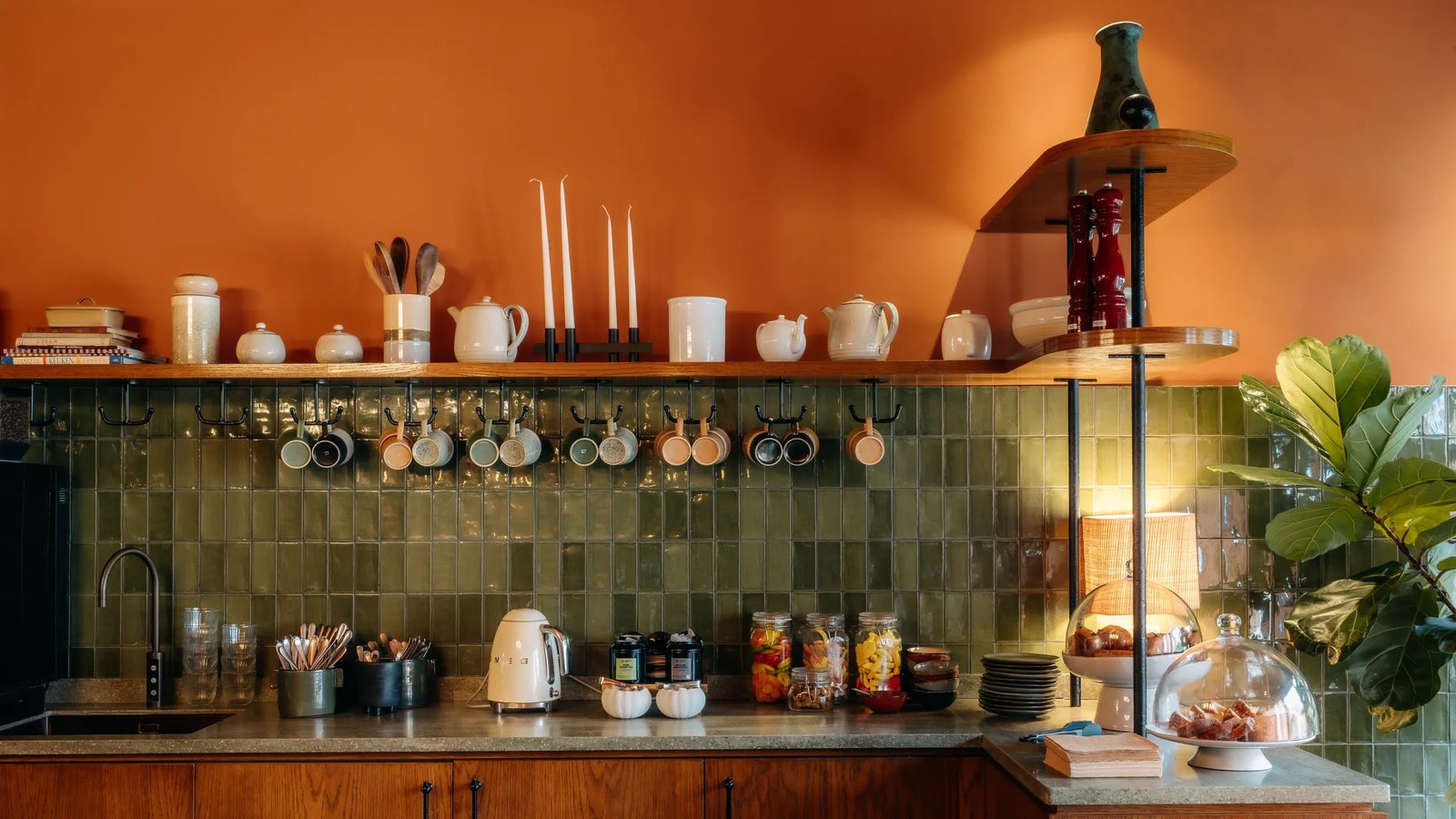 Hotel Jan Luyken, the kitchen & dining room