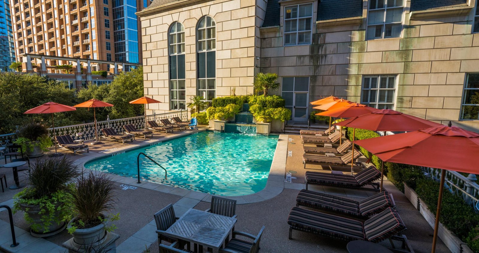 Hotel Crescent Court, the pool