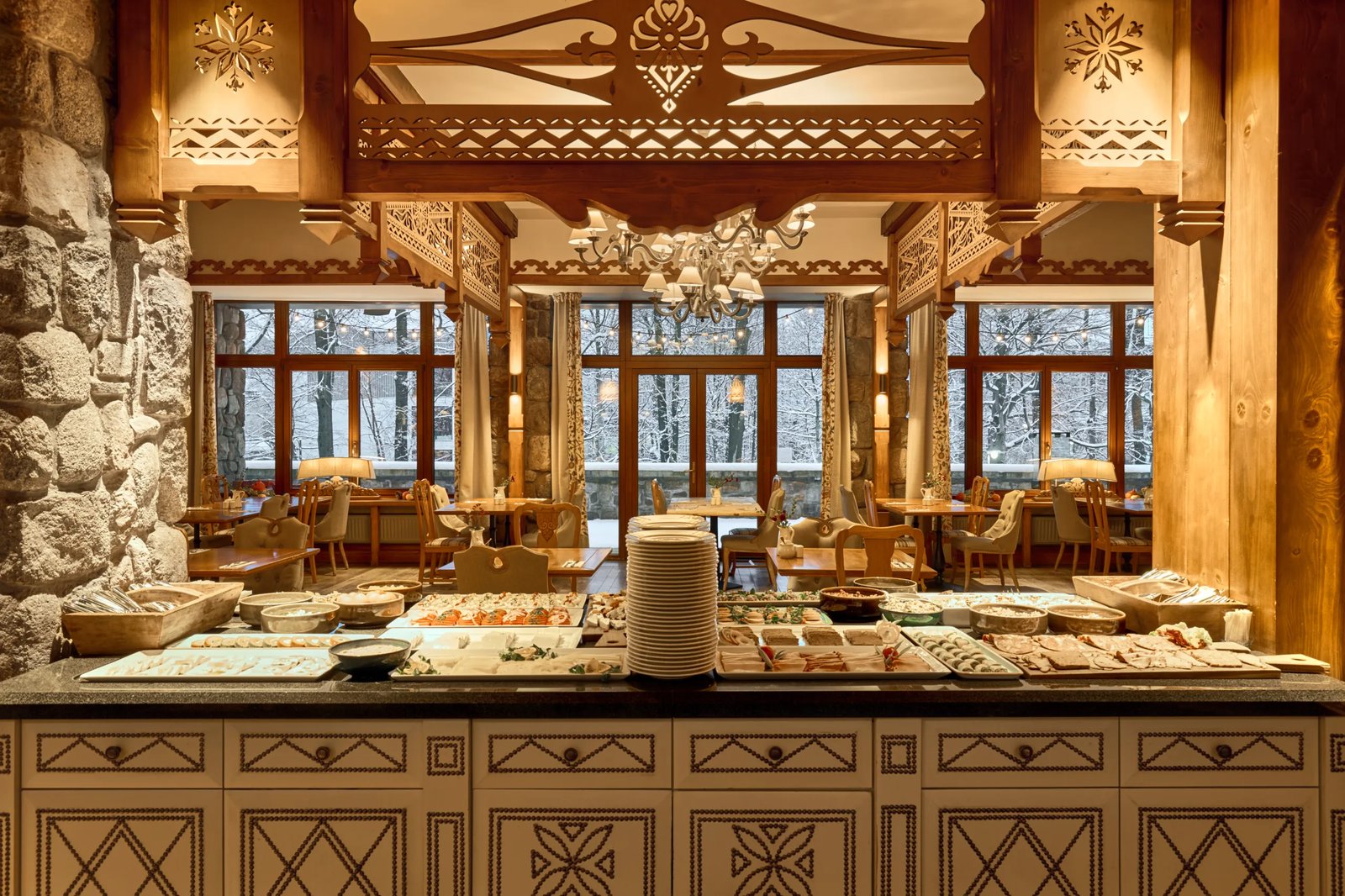 Aries Hotel & Spa, at the table