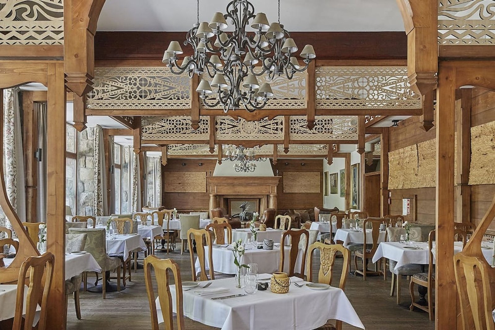 Aries Hotel & Spa, at the table