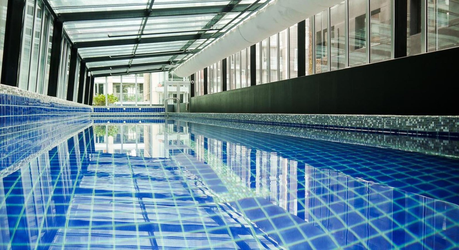 QT Wellington, the pool