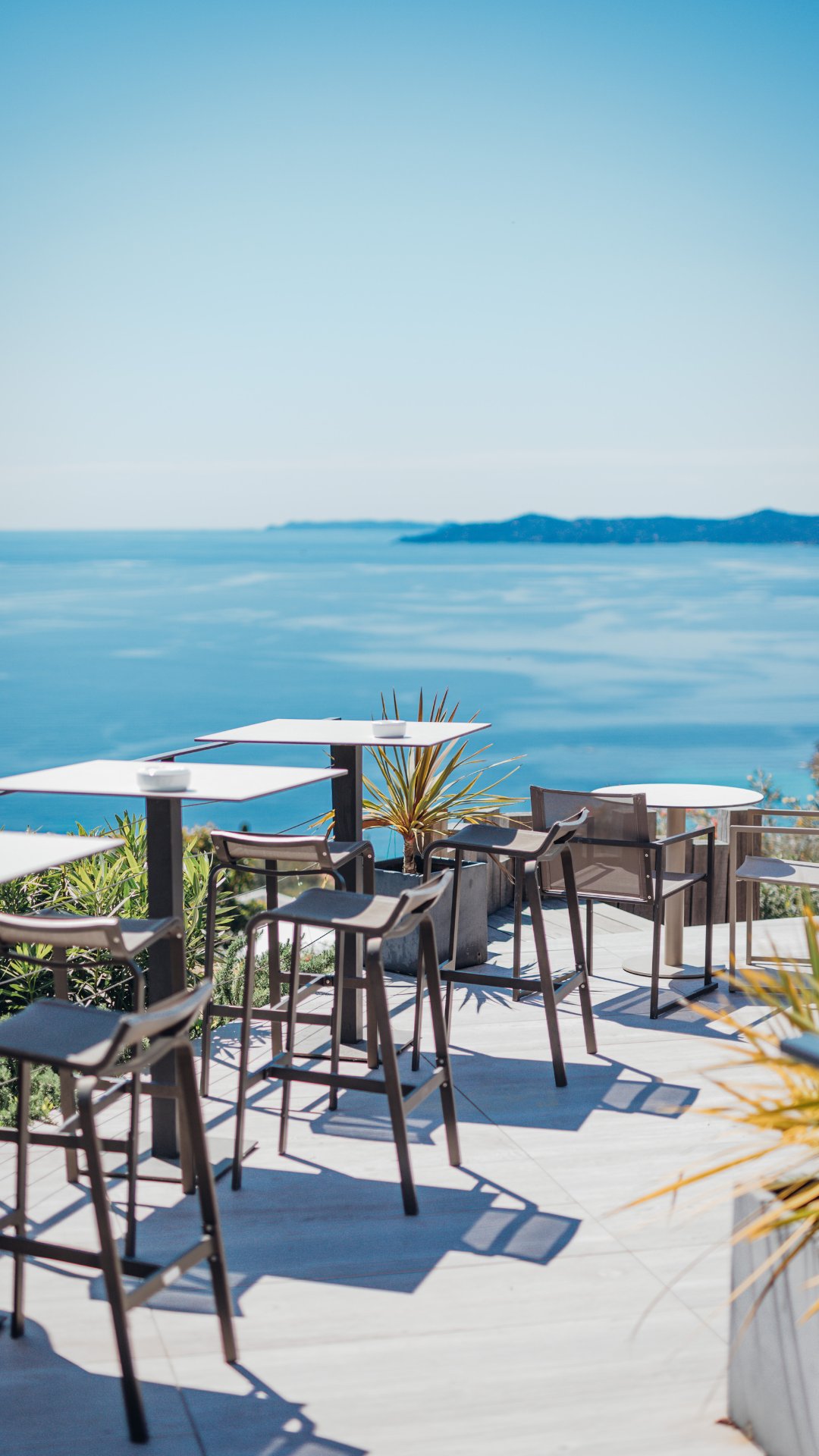 Hotel La Villa Douce, at the table