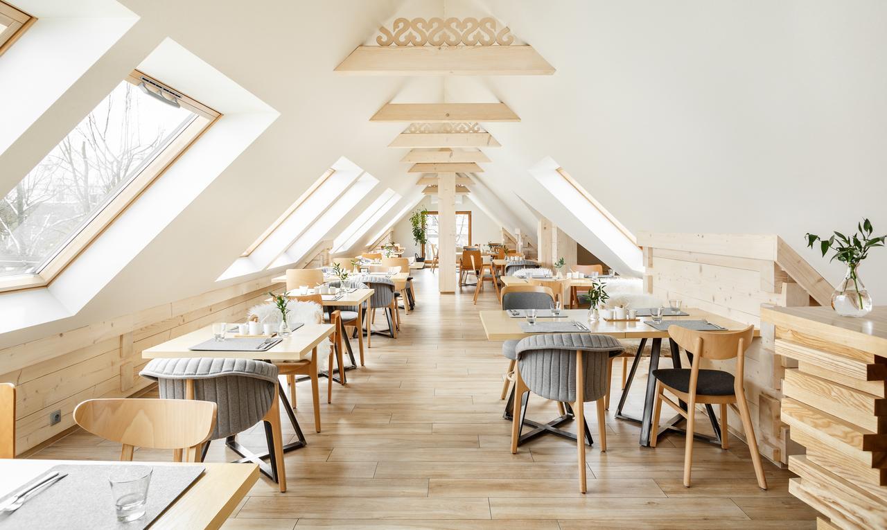 Villa Nova, at the table