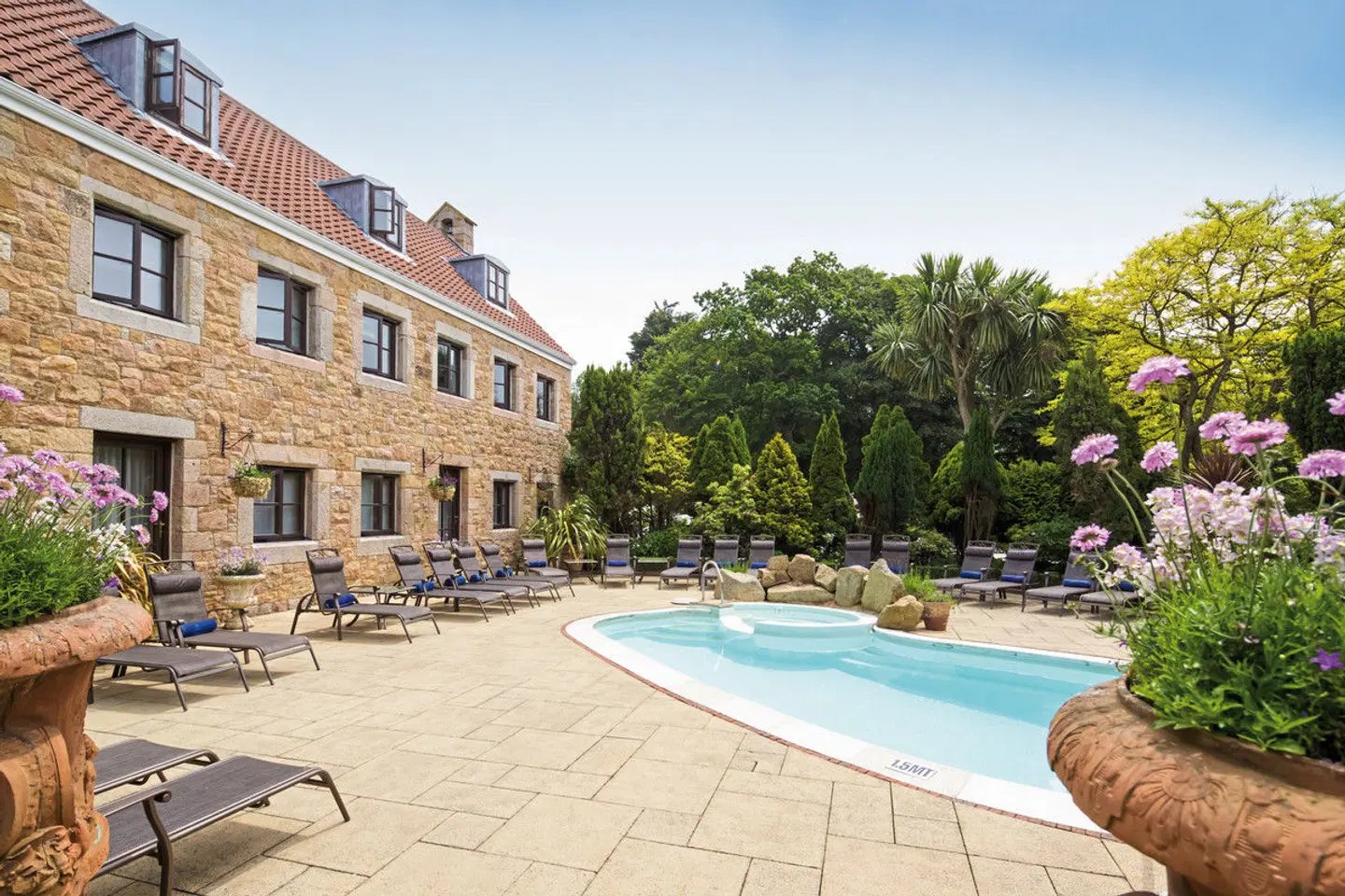 Greenhills Country House Hotel & Restaurant, the pool