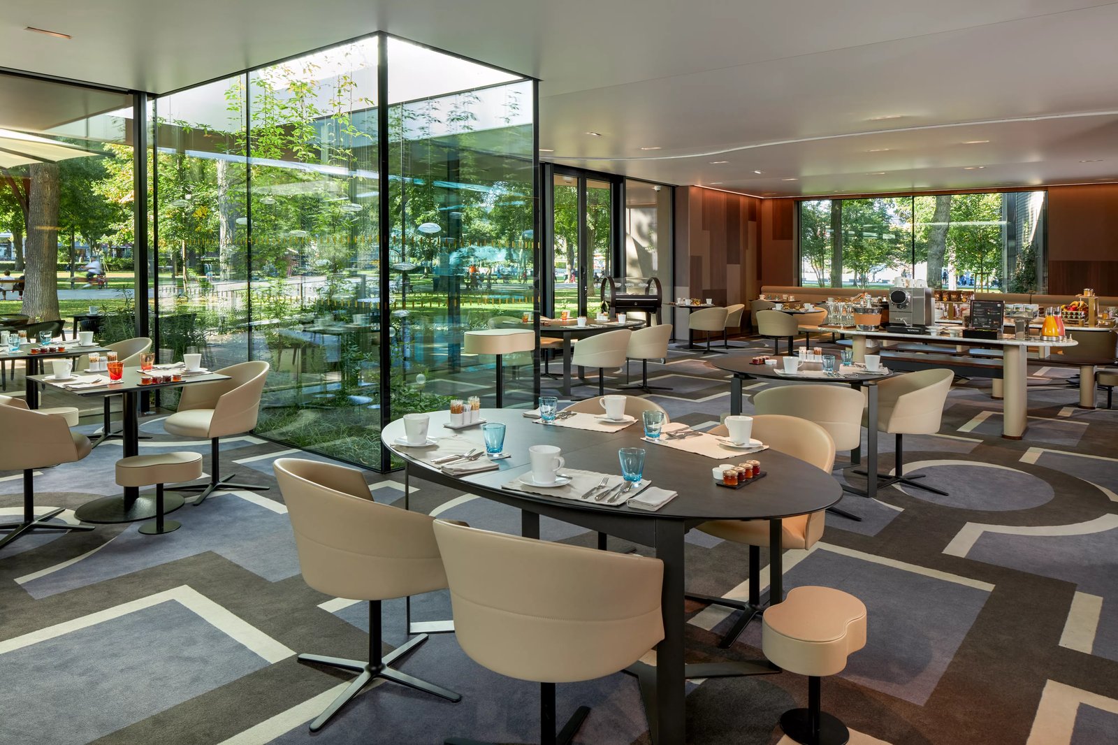 L'Esquisse Hotel and Spa Colmar - MGallery, at the table