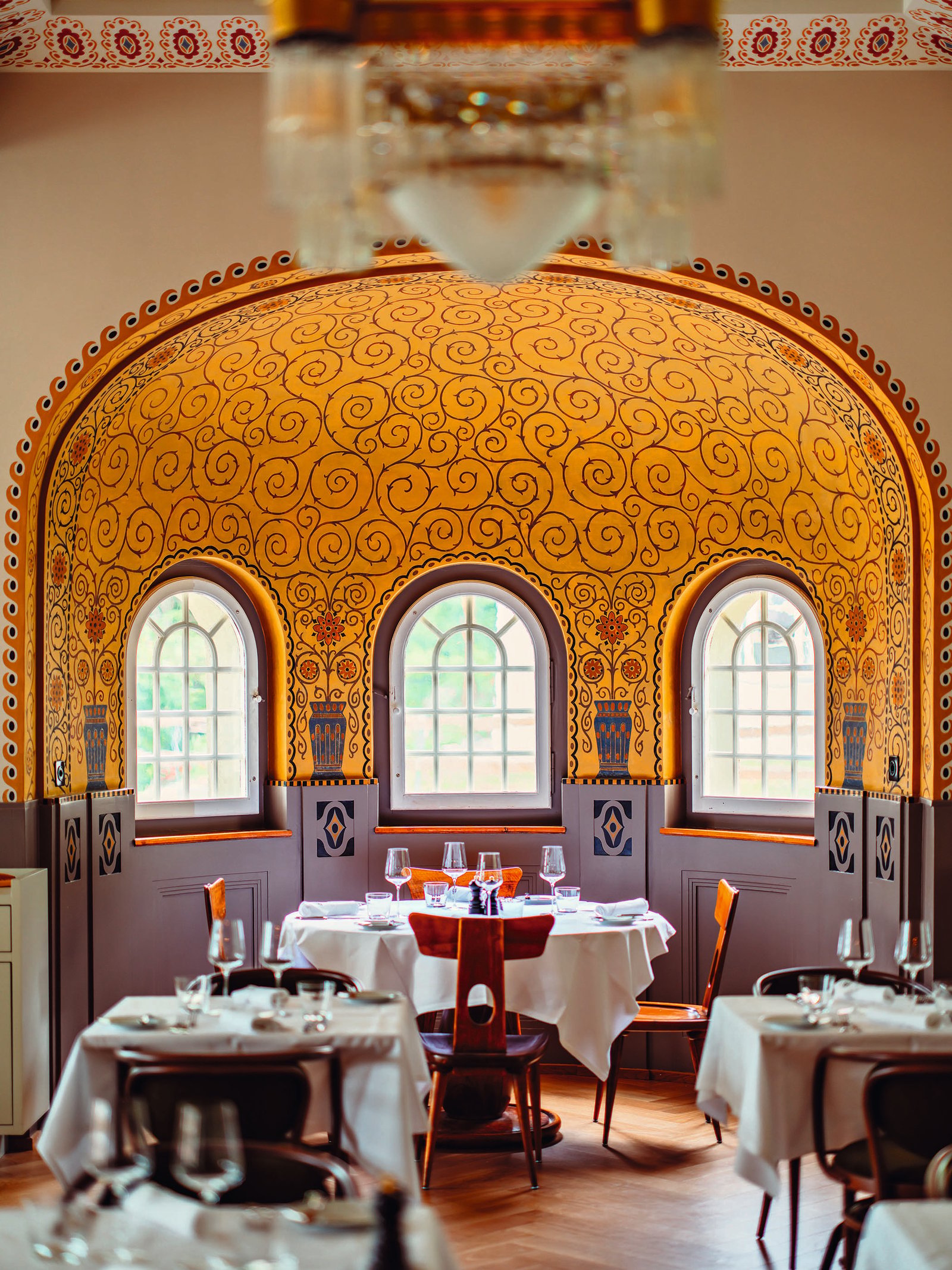 Grand Hotel Belvedere, at the table