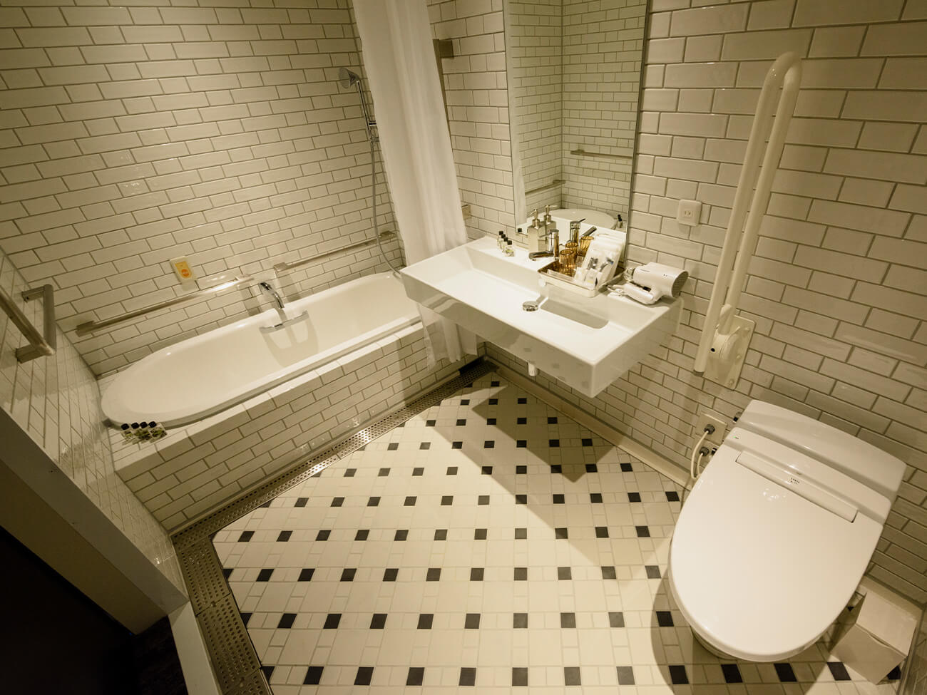 Ebisuholic Hotel — rooms