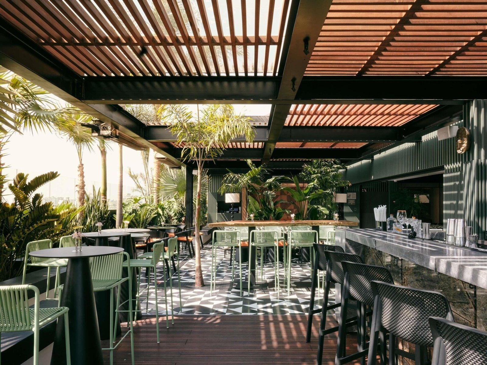Pullman Lima Miraflores, ambra rooftop bar