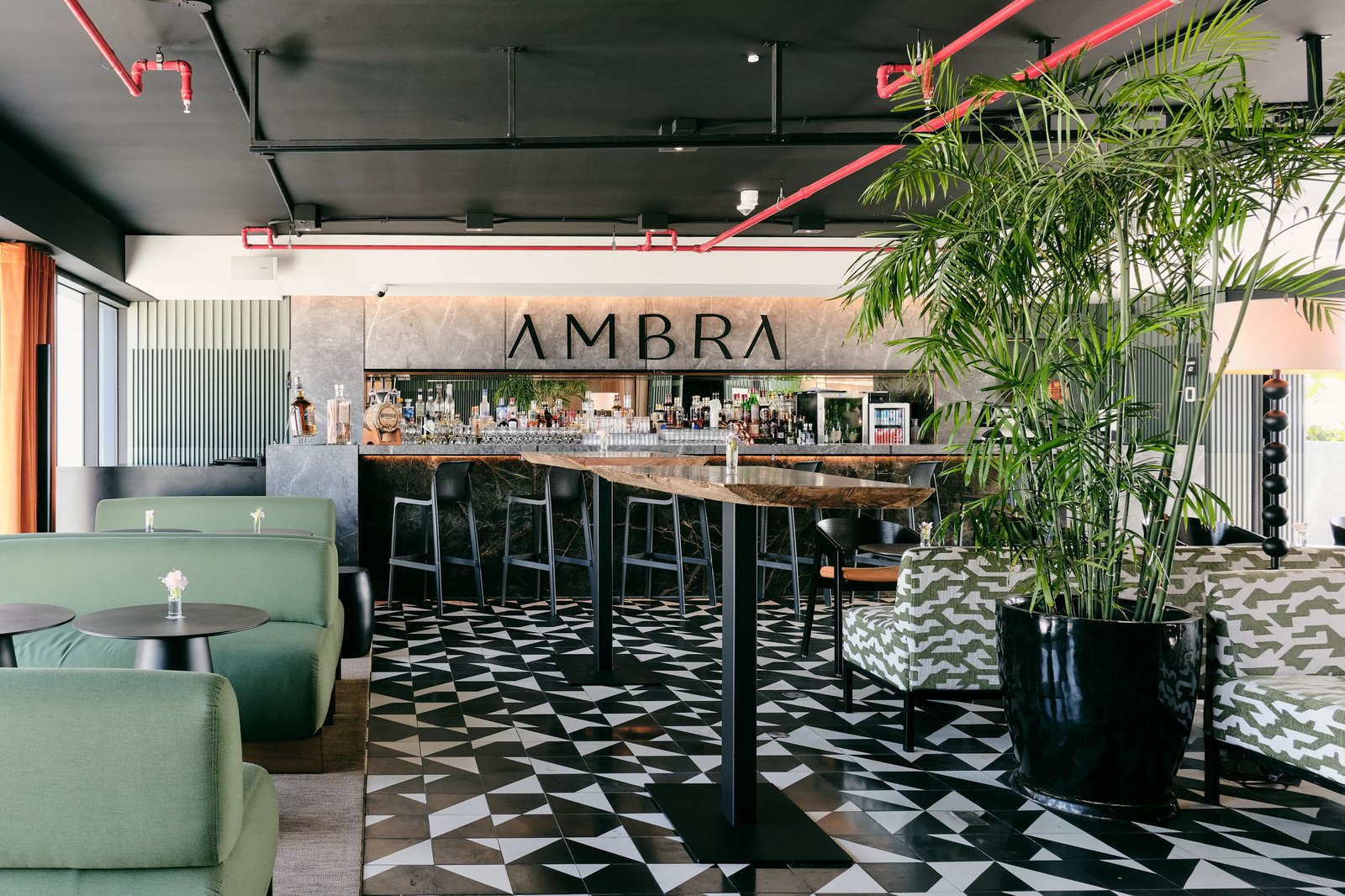 Pullman Lima Miraflores, ambra rooftop bar