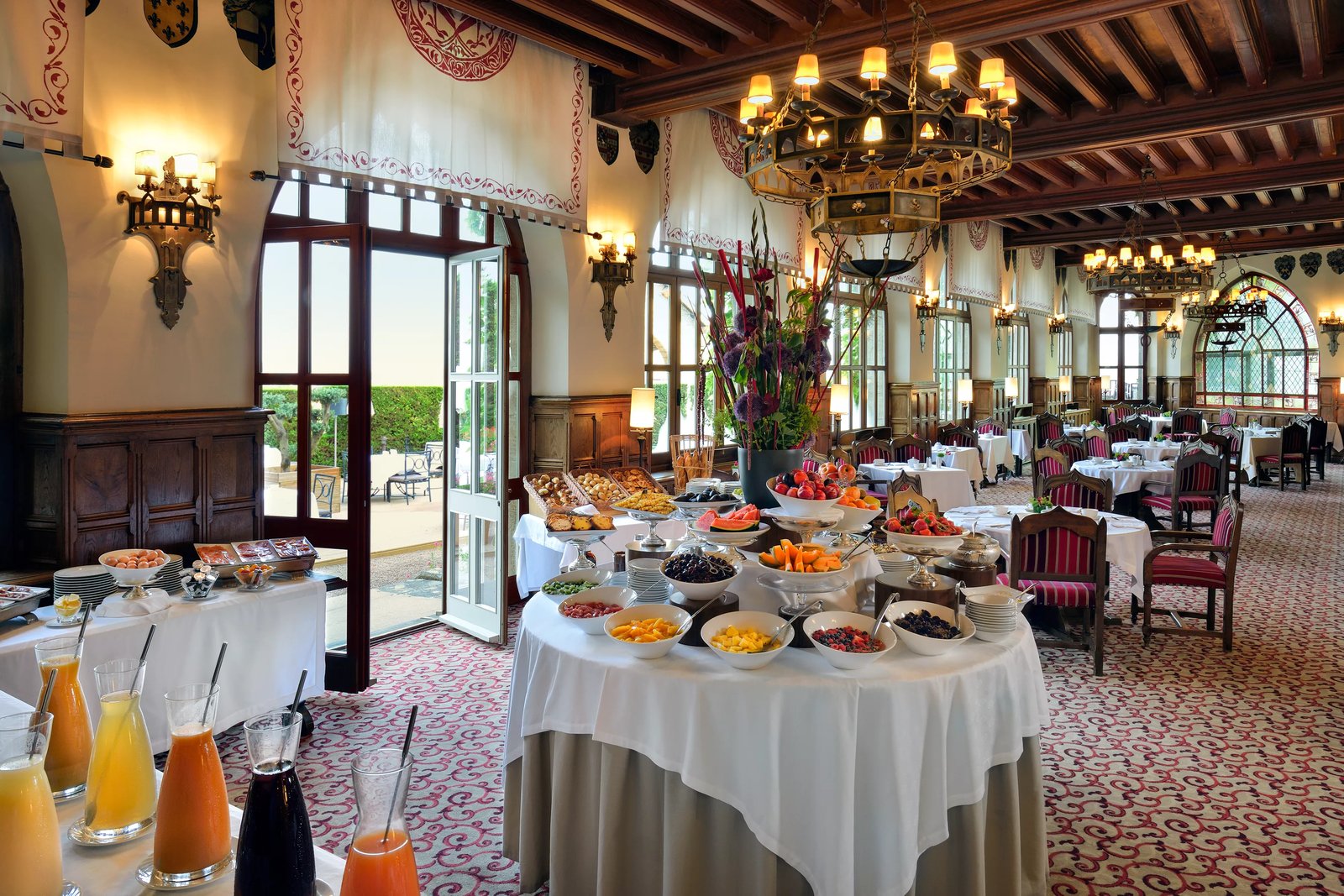 Hôtel de la Cité Carcassonne - MGallery Collection, at the table