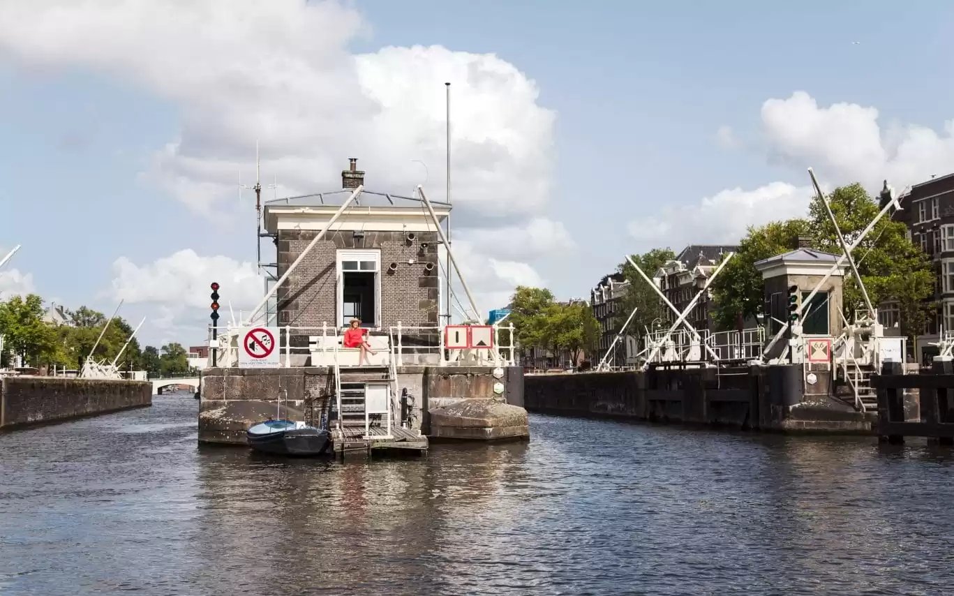 SWEETS Hotel Oosterdoksdraaibrug — backstory