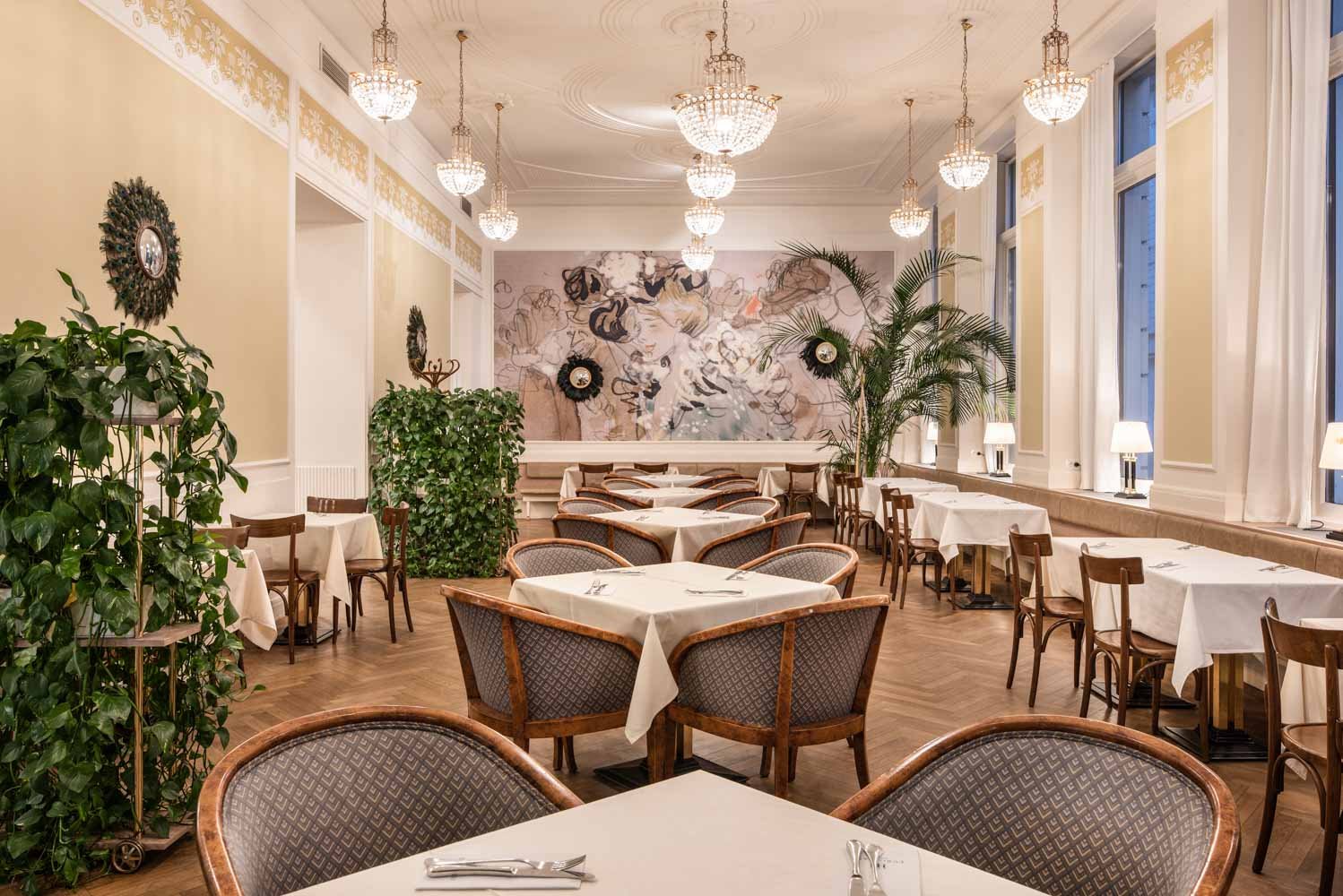 Grand Hotel Union Eurostars, at the table