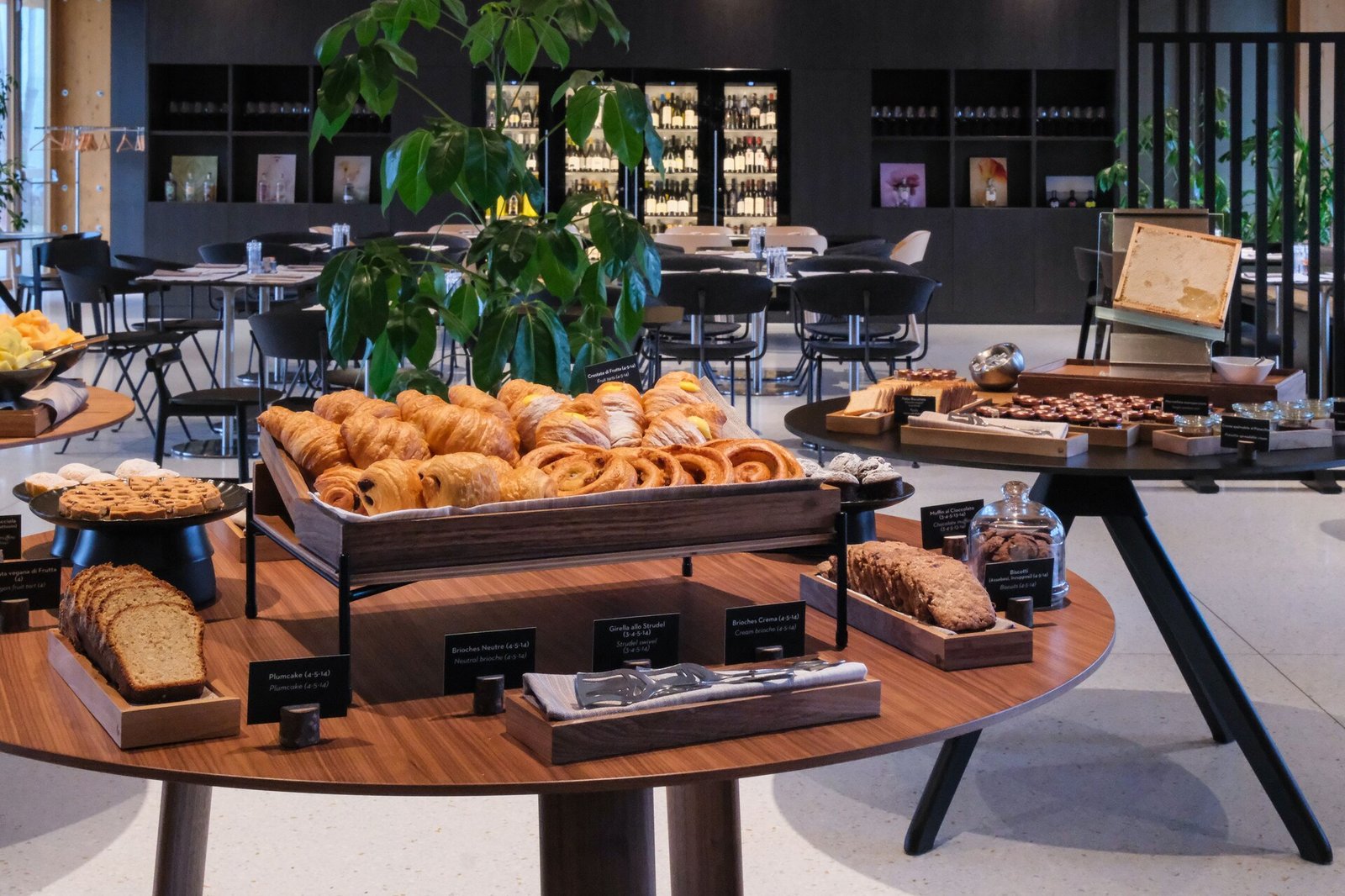 Le Fucine Hotel, at the table
